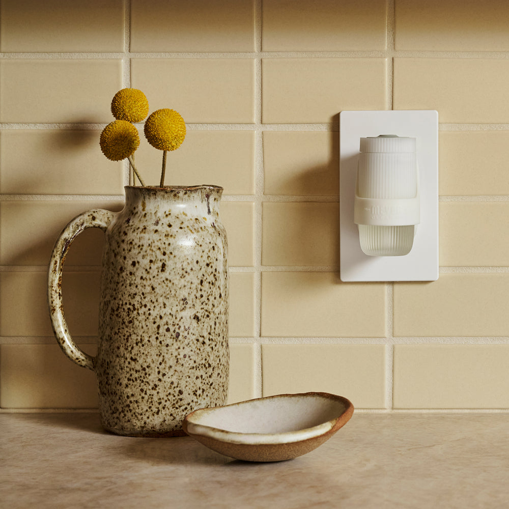 Snowdrop Plug In Scented Oil Warmer With Refill - Image 12